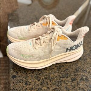 Hoka One One Running Vanilla Astral Clifton 9 Womens size 9